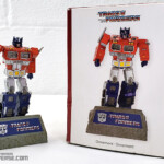 2007 Transformers Carlton Cards Optimus Prime Christmas Ornament Box Fig 2007 Transformers Carlton Cards Optimus Prime Christmas Ornament Box Fig